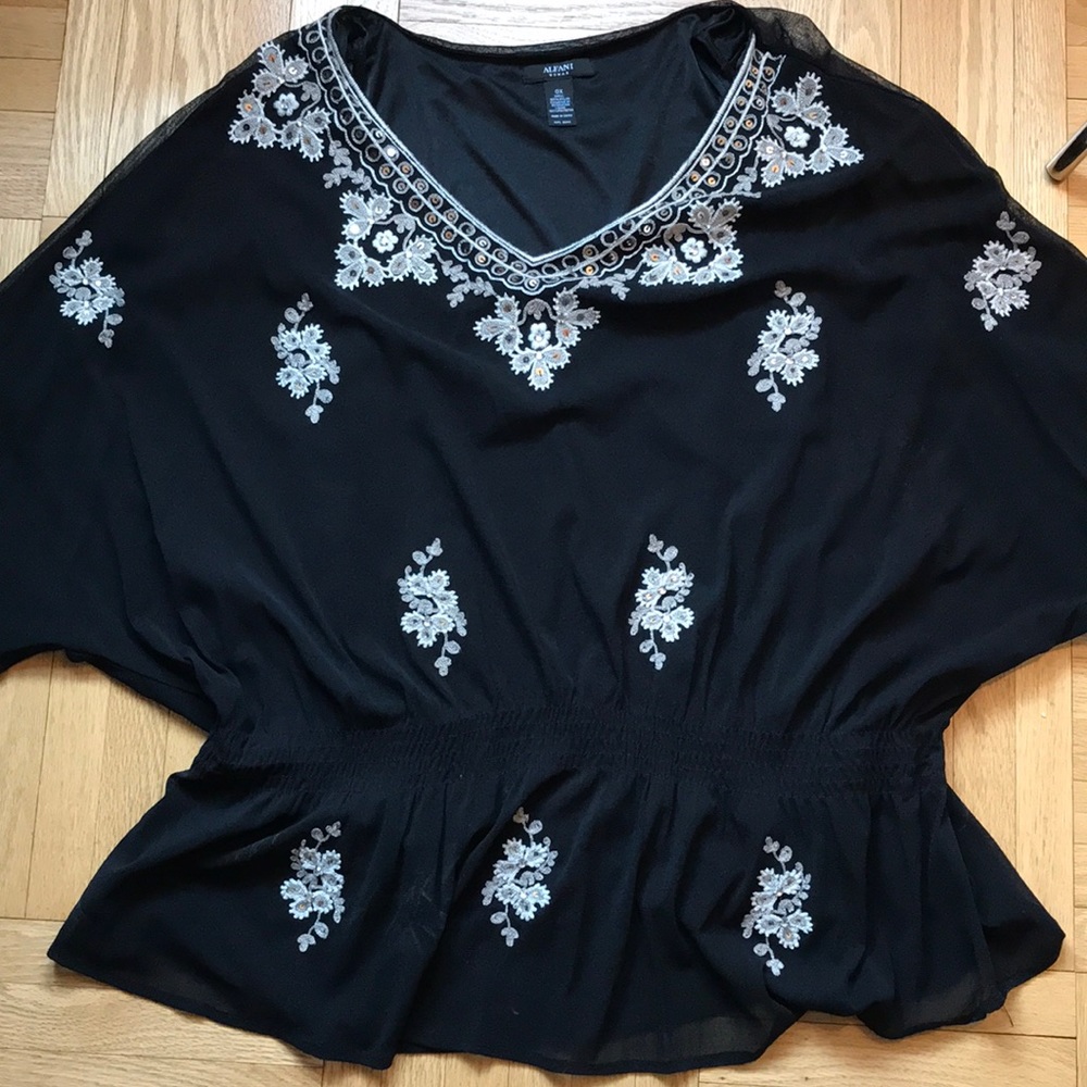 ALFANI 0X Pretty Embroidered Black Top